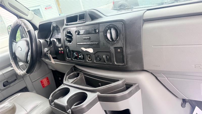 Ford Econoline E-350 Super Duty 2014