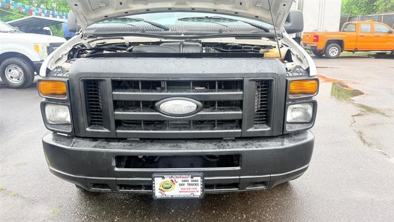 Ford Econoline E-350 Super Duty 2014
