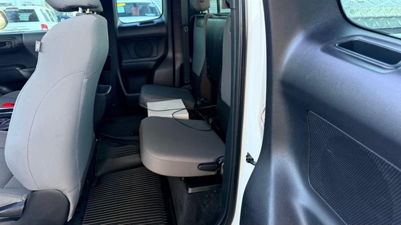 Toyota Tacoma SR5 Access Cab I4 6AT 4WD 2016