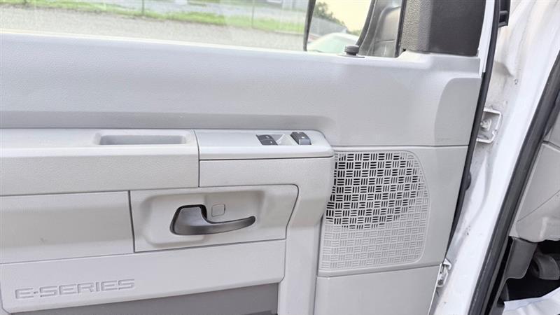 Ford Econoline E-150 2012
