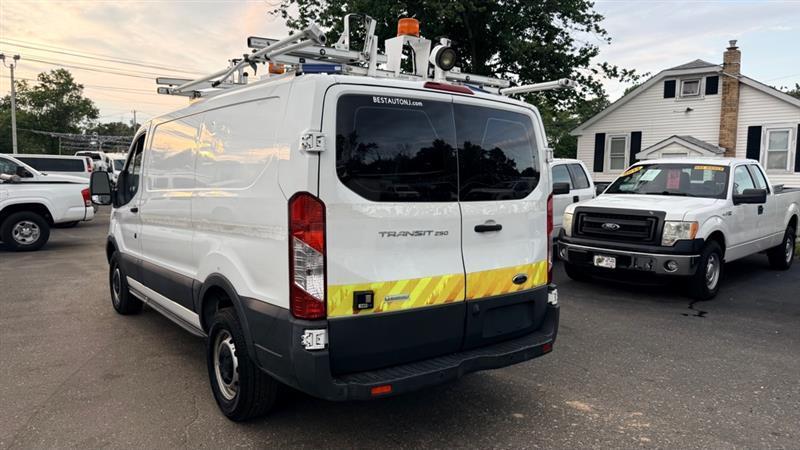 Ford Transit 250 Van Low Roof 60/40 Pass.130-in. WB 2017