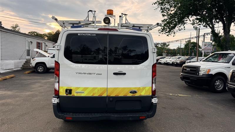 Ford Transit 250 Van Low Roof 60/40 Pass.130-in. WB 2017