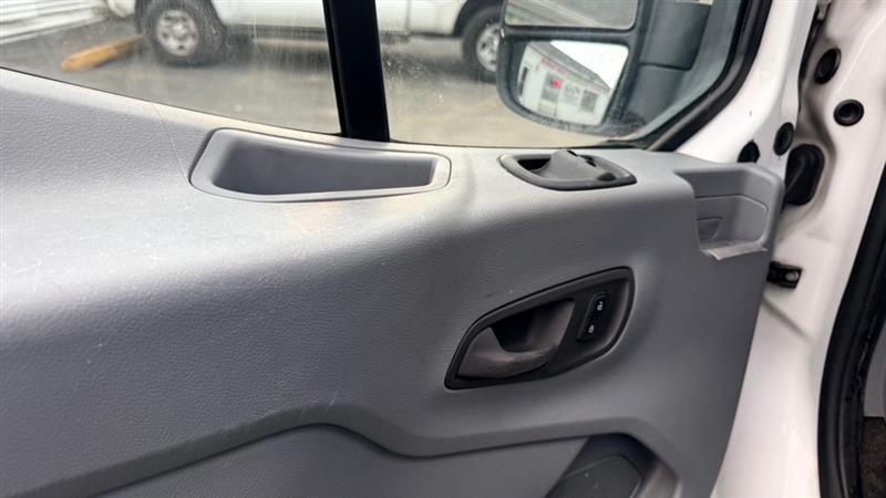 Ford Transit 250 Van Low Roof 60/40 Pass.130-in. WB 2017