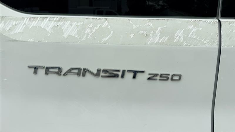 Ford Transit 250 Van Low Roof 60/40 Pass.130-in. WB 2017