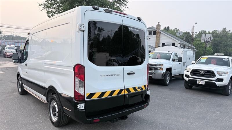 Ford Transit 150 Van Med. Roof w/Sliding Pass. 130-in. WB 2017