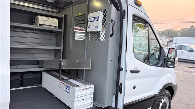 Ford Transit 150 Van Med. Roof w/Sliding Pass. 130-in. WB 2017