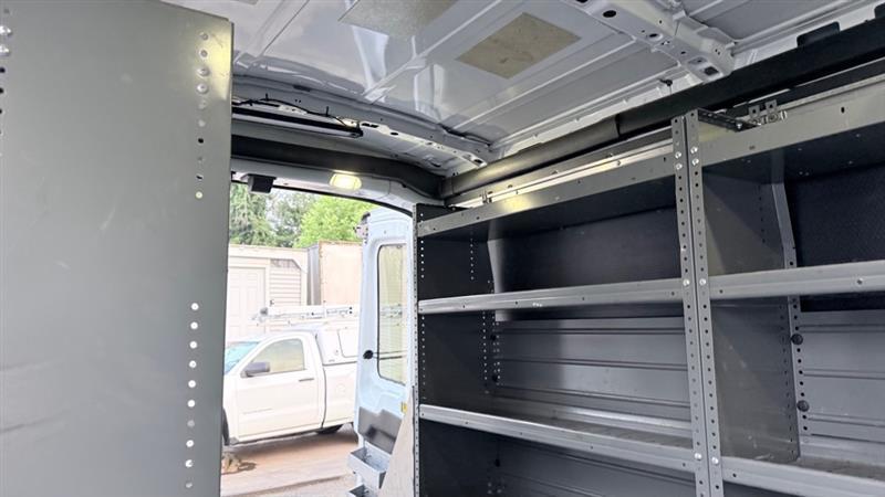 Ford Transit 150 Van Med. Roof w/Sliding Pass. 130-in. WB 2017