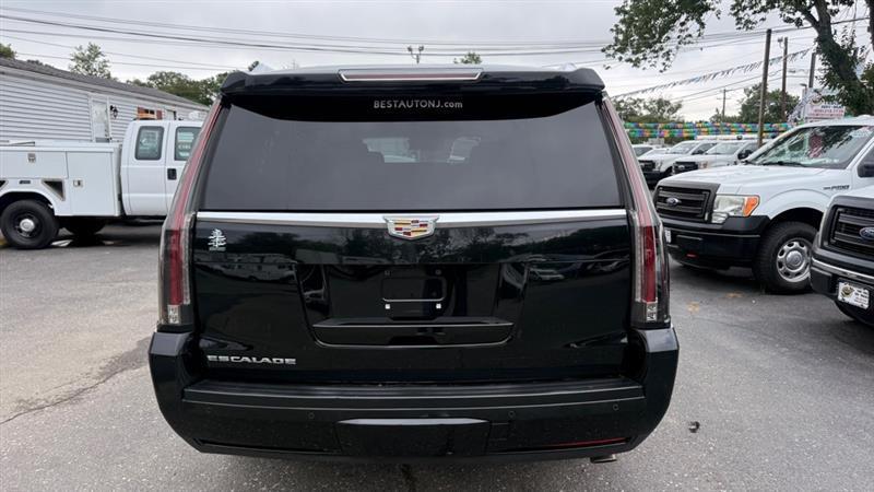 Cadillac Escalade ESV Luxury 4WD 2016