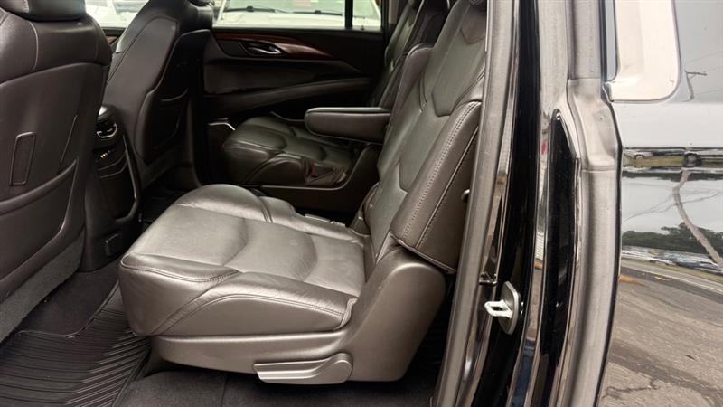 Cadillac Escalade ESV Luxury 4WD 2016