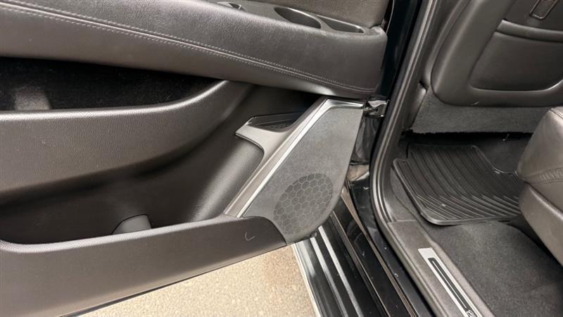 Cadillac Escalade ESV Luxury 4WD 2016