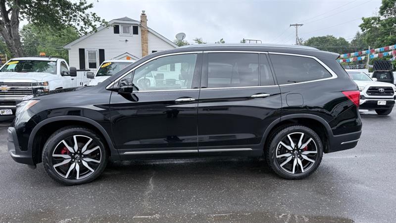 Honda Pilot Touring w/Rear Captain's Chairs AWD 2019