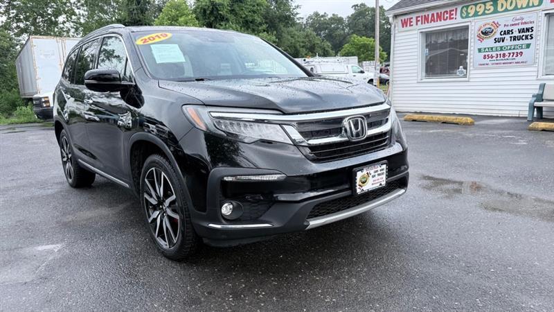 Honda Pilot Touring w/Rear Captain's Chairs AWD 2019