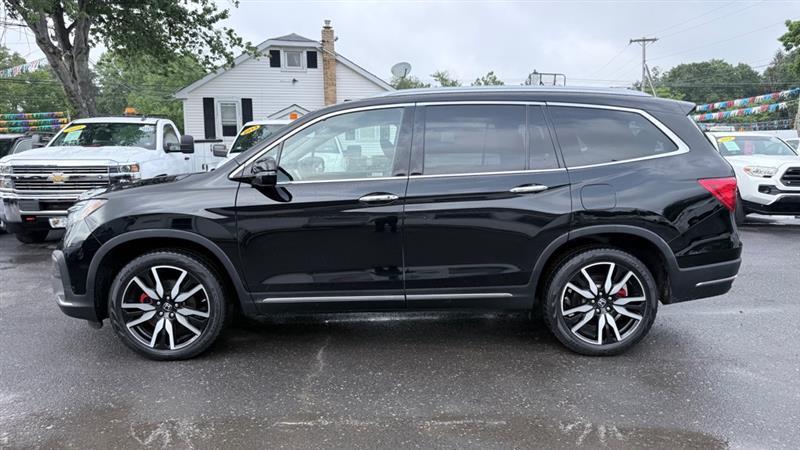 Honda Pilot Touring w/Rear Captain's Chairs AWD 2019