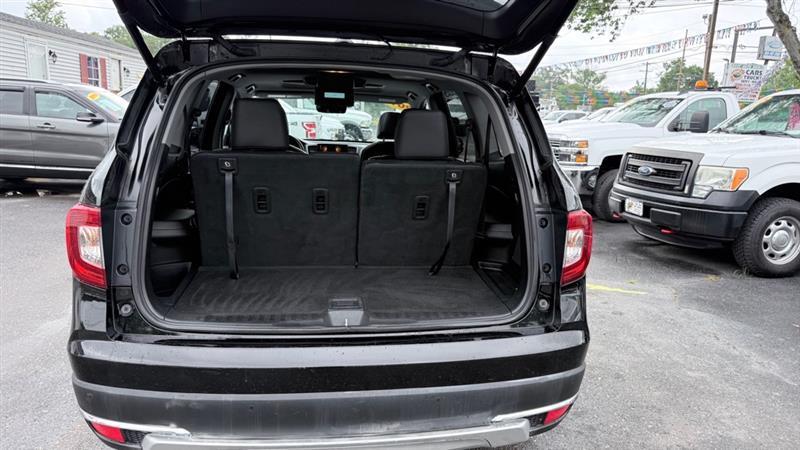 Honda Pilot Touring w/Rear Captain's Chairs AWD 2019