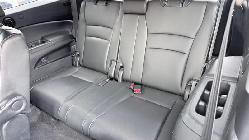 Honda Pilot Touring w/Rear Captain's Chairs AWD 2019