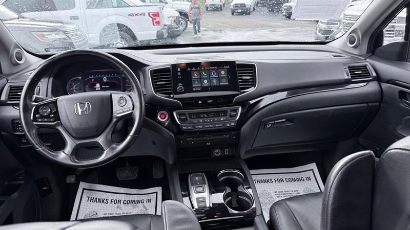 Honda Pilot Touring w/Rear Captain's Chairs AWD 2019