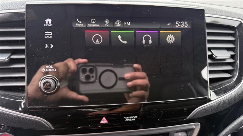Honda Pilot Touring w/Rear Captain's Chairs AWD 2019