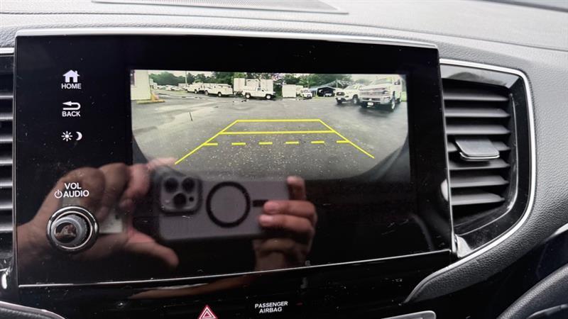 Honda Pilot Touring w/Rear Captain's Chairs AWD 2019