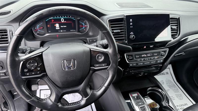 Honda Pilot Touring w/Rear Captain's Chairs AWD 2019