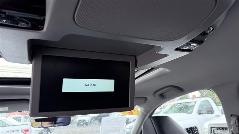 Honda Pilot Touring w/Rear Captain's Chairs AWD 2019