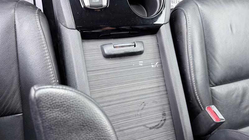 Honda Pilot Touring w/Rear Captain's Chairs AWD 2019