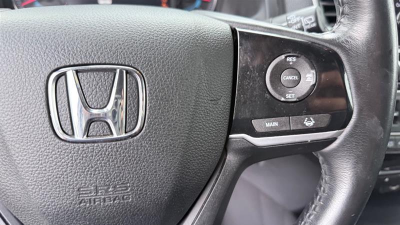 Honda Pilot Touring w/Rear Captain's Chairs AWD 2019