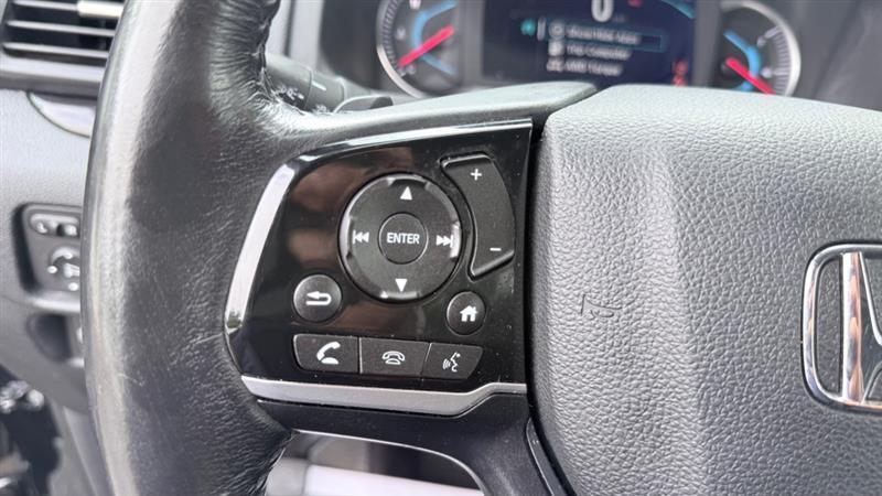 Honda Pilot Touring w/Rear Captain's Chairs AWD 2019