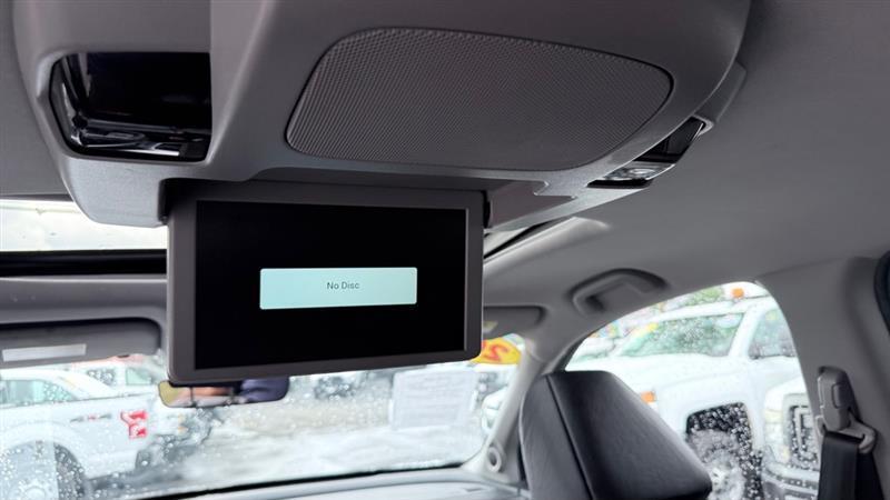 Honda Pilot Touring w/Rear Captain's Chairs AWD 2019