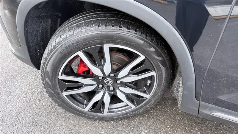 Honda Pilot Touring w/Rear Captain's Chairs AWD 2019