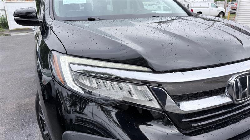 Honda Pilot Touring w/Rear Captain's Chairs AWD 2019