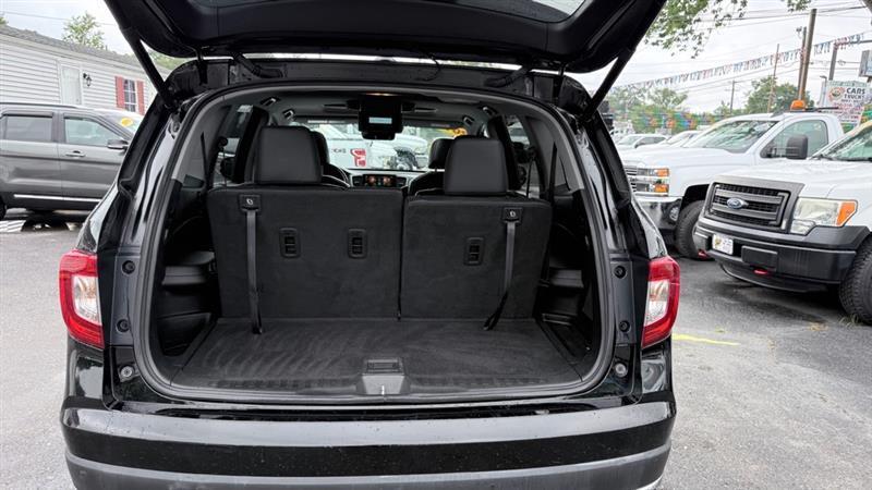 Honda Pilot Touring w/Rear Captain's Chairs AWD 2019