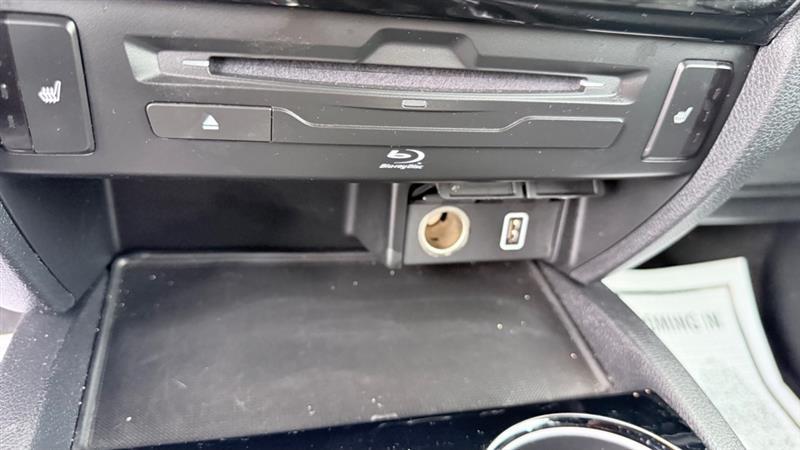 Honda Pilot Touring w/Rear Captain's Chairs AWD 2019