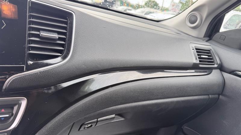 Honda Pilot Touring w/Rear Captain's Chairs AWD 2019