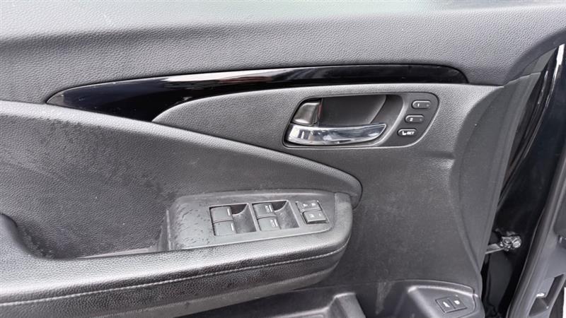 Honda Pilot Touring w/Rear Captain's Chairs AWD 2019