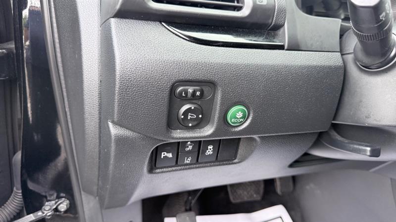 Honda Pilot Touring w/Rear Captain's Chairs AWD 2019