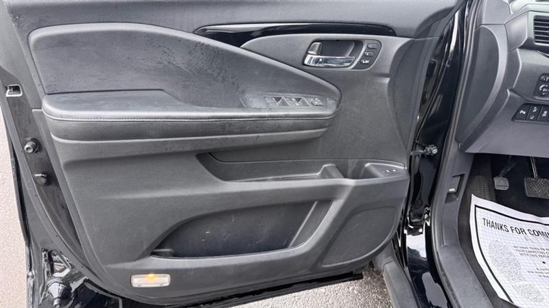 Honda Pilot Touring w/Rear Captain's Chairs AWD 2019
