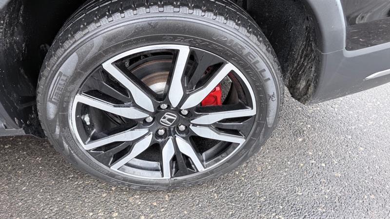 Honda Pilot Touring w/Rear Captain's Chairs AWD 2019