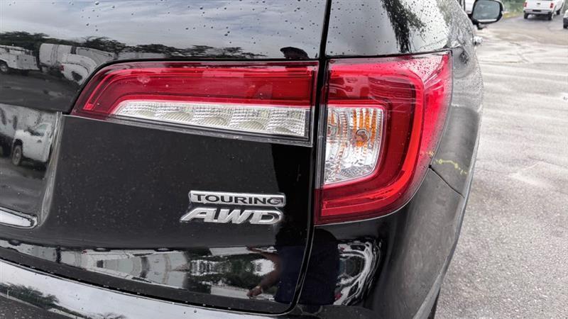 Honda Pilot Touring w/Rear Captain's Chairs AWD 2019
