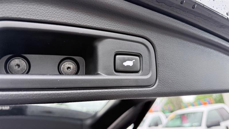 Honda Pilot Touring w/Rear Captain's Chairs AWD 2019