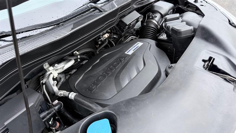 Honda Pilot Touring w/Rear Captain's Chairs AWD 2019
