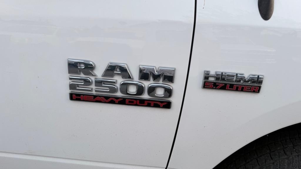 RAM 2500 2WD Reg Cab 140.5" Tradesman 2015