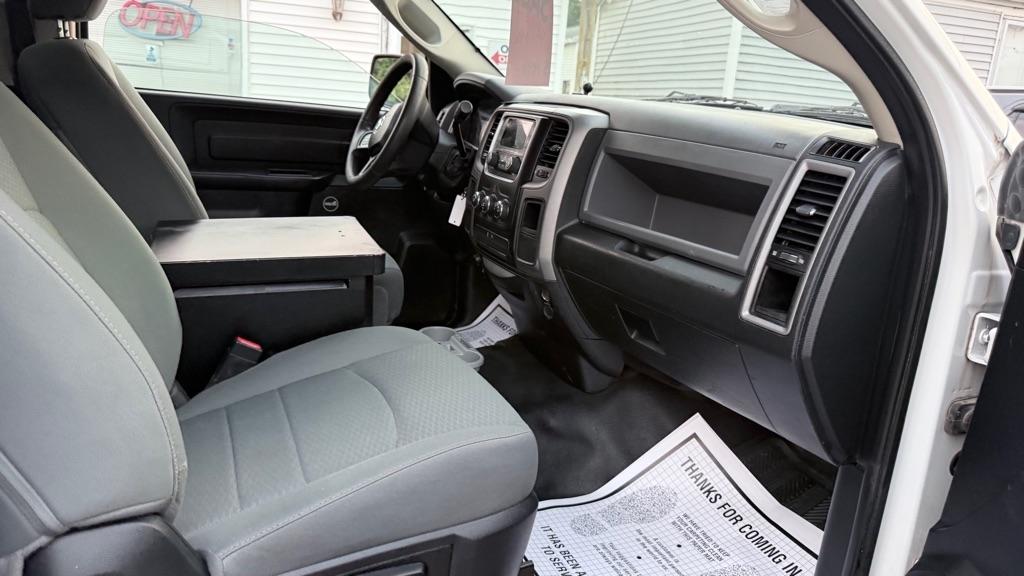 RAM 2500 2WD Reg Cab 140.5" Tradesman 2015