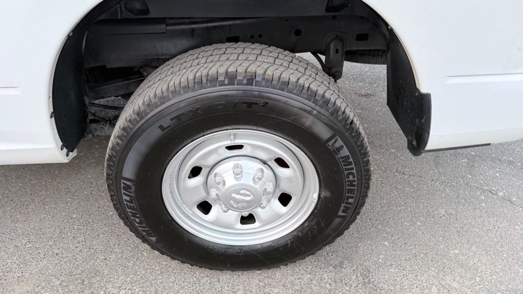 RAM 2500 2WD Reg Cab 140.5" Tradesman 2015