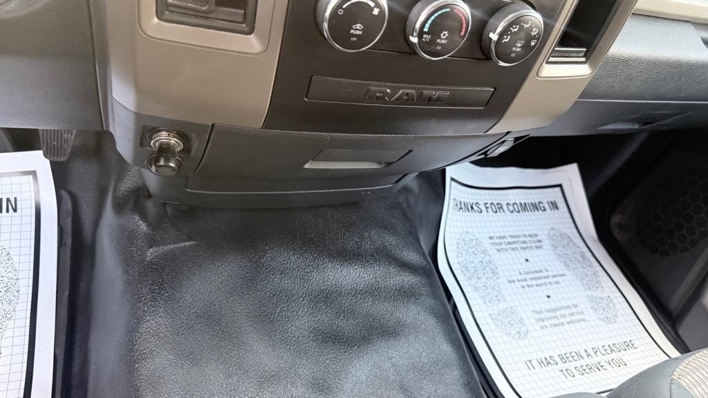 Dodge 2500 2WD Reg Cab 140.5" ST 2012