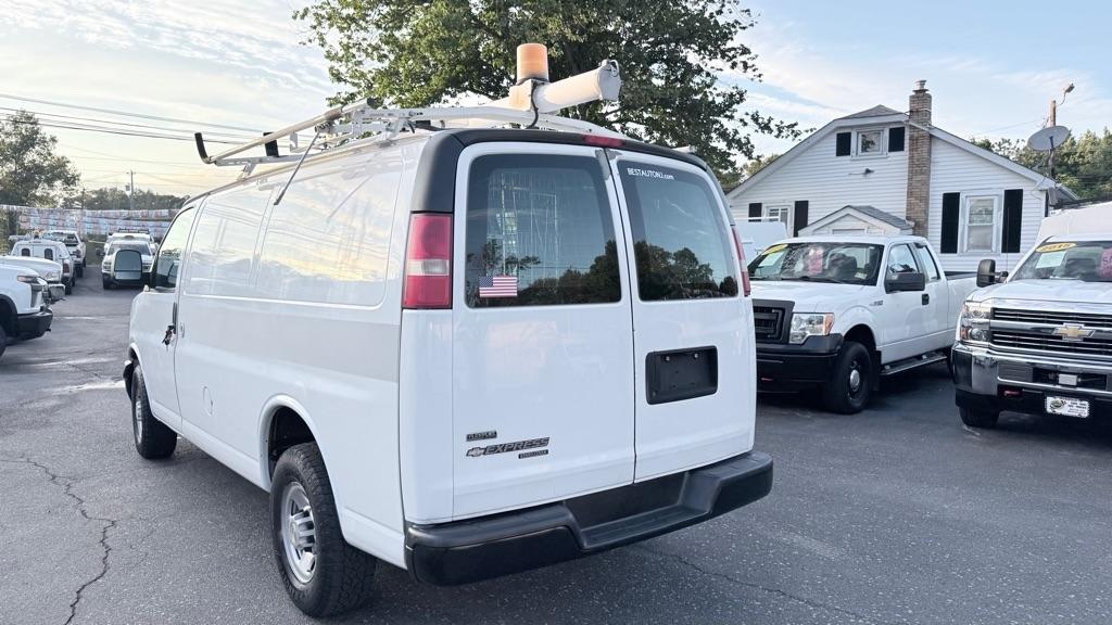 Chevrolet Express RWD 2500 135" 2011