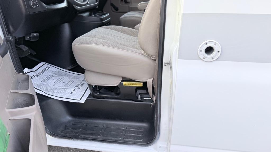 Chevrolet Express RWD 2500 135" 2011