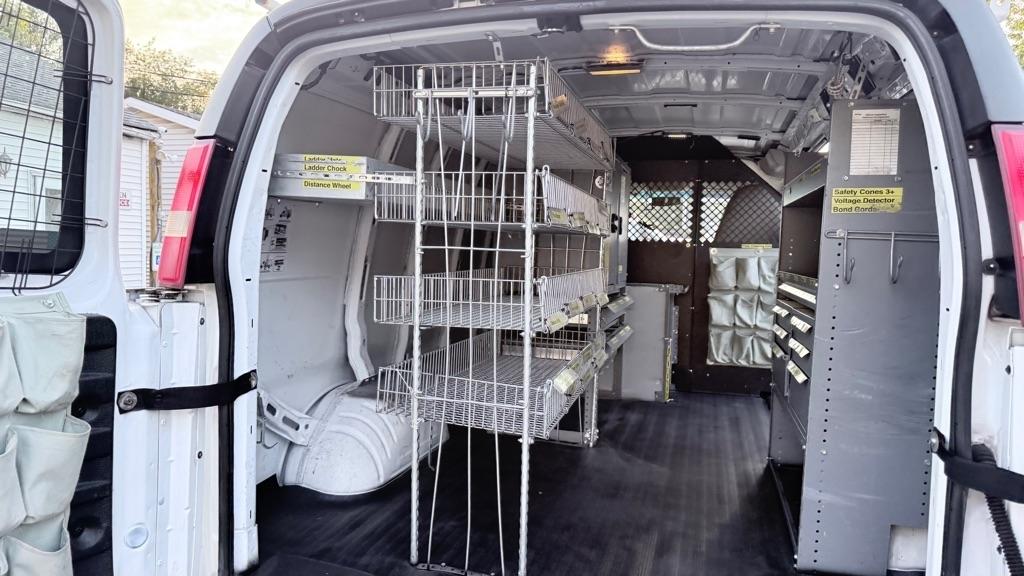 Chevrolet Express RWD 2500 135" 2011