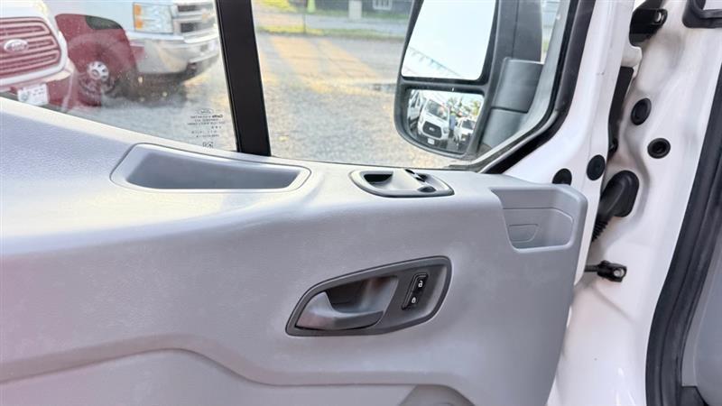Ford Transit 250 Van Low Roof 60/40 Pass.130-in. WB 2016