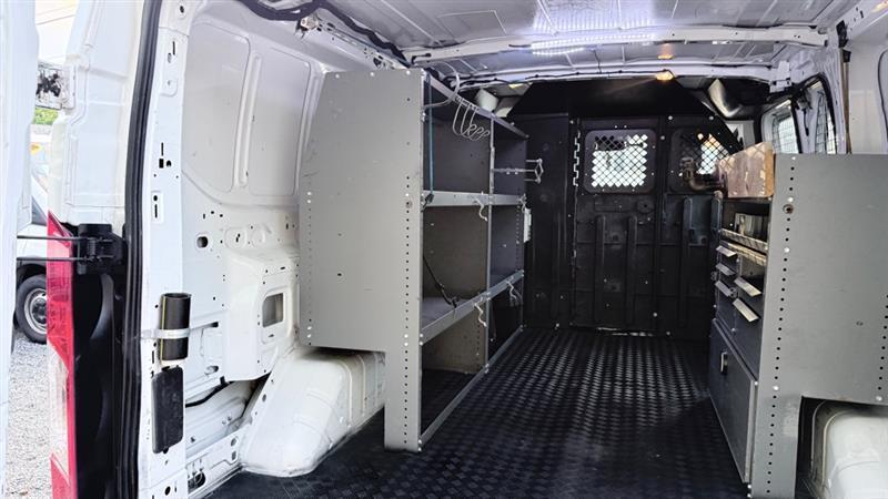 Ford Transit 250 Van Low Roof 60/40 Pass.130-in. WB 2016