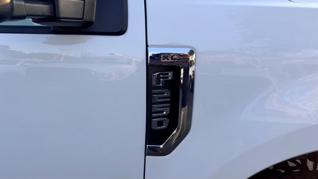 Ford F-250 SD XL 4WD SuperCab 8' Box 2019